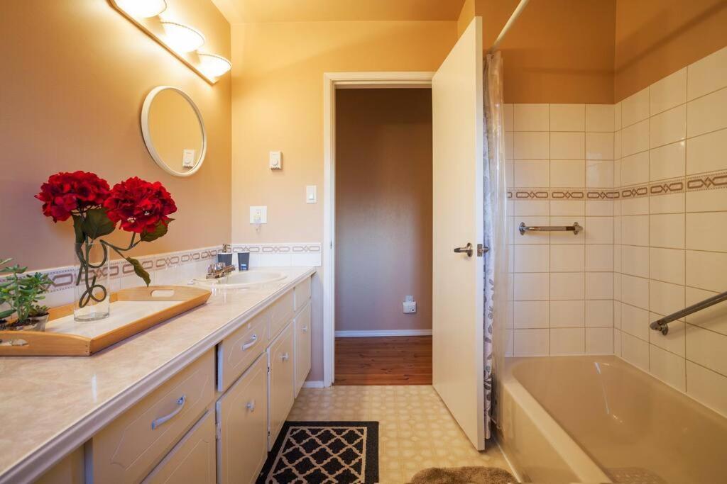 Spacious And Comfy ! Vila Victoria Exterior foto